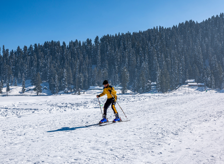 Gulmarg skiing destination