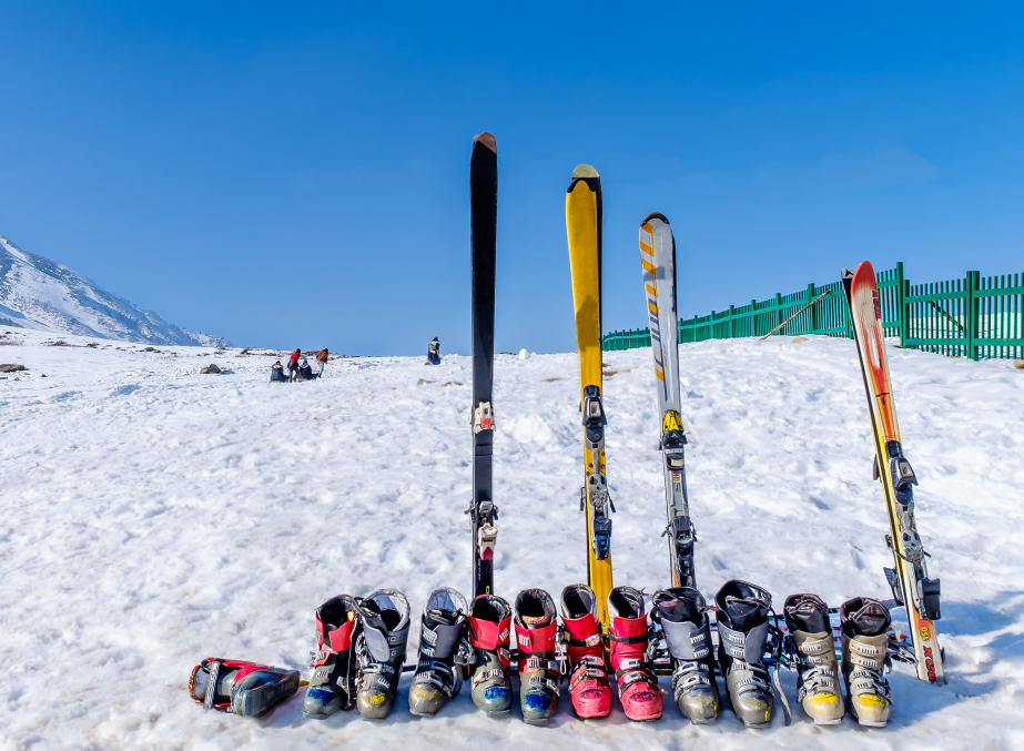 Skiing in Kashmir