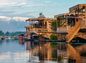 Staying in a Houseboat