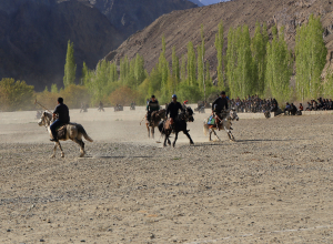 Pony ride to Khilanmarg